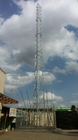 Torre de acero de la telecomunicación poligonal del ángulo con el soporte y los accesorios del Hdg