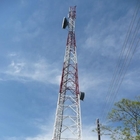 Torre de antena del metal del ángulo los 50m de la telecomunicación Q420 con la cerca de la palizada