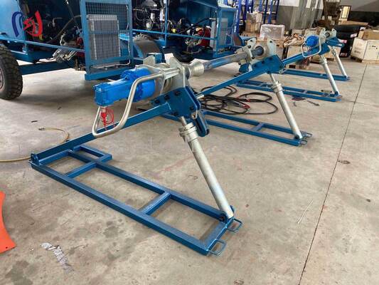 Soporte de carrete de conductor hidráulico con 5000-7000 kg de peso máximo del carrete y velocidad máxima de 45 rpm para la cuerda de la línea aérea