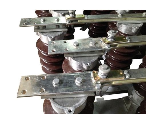 Porcelana de 36KV 1250A que gira el aislador de centro con la estructura de montaje