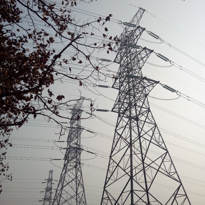 Línea eléctrica galvanizada torre del acero de la inmersión caliente Q235 Q355