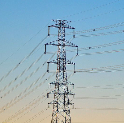 Línea de transmisión del circuito del doble del acero Q235B Q345B Q420 torre