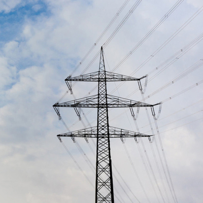 La inmersión caliente de JIS H8641 galvanizó la línea de transmisión de arriba torre