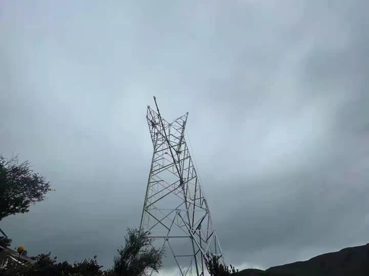 La inmersión caliente galvanizada pesca la torre con caña de acero para la línea de transmisión 110KV