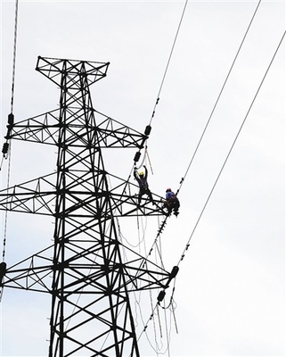 Torre de acero galvanizada caliente de la línea eléctrica de Q345 Q235