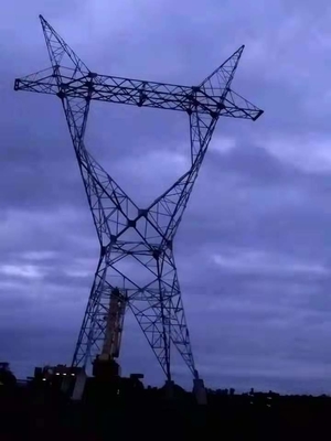 ASTM123 230KV 400KV enrejan las torres de acero para la línea de transmisión de arriba