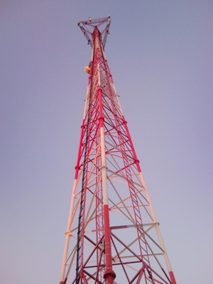 Torre de acero de la telecomunicación tubular del ISO 1461 ASTM A123 HDG