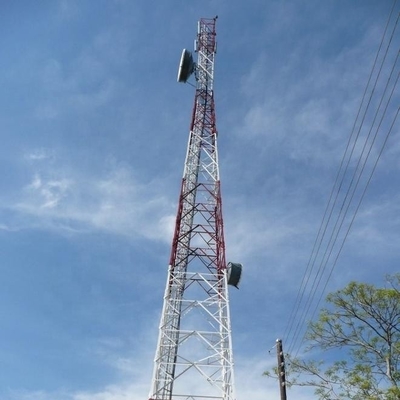 Torre de antena del metal del ángulo los 50m de la telecomunicación Q420 con la cerca de la palizada