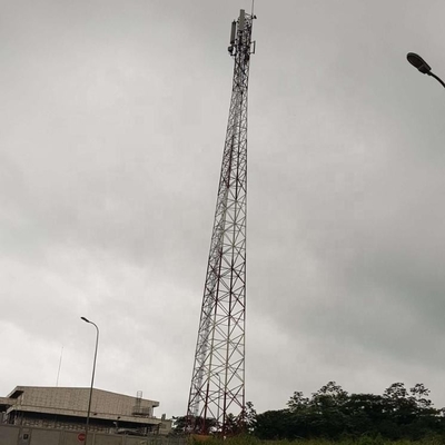 Acero angular autosuficiente Legged de la torre de comunicación cuatro para la telecomunicación