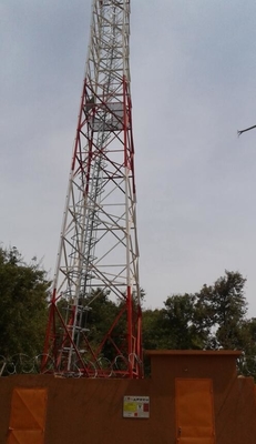 De la telecomunicación angular 4 la torre de acero 90meters de la pierna galvanizó