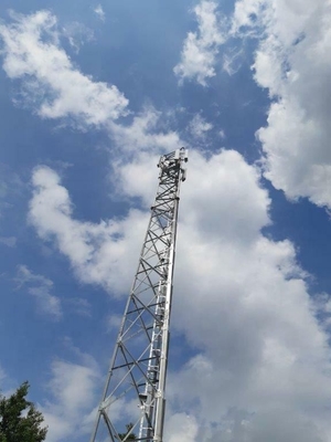 La inmersión caliente de la torre de acero tubular de la telecomunicación galvanizó Q355