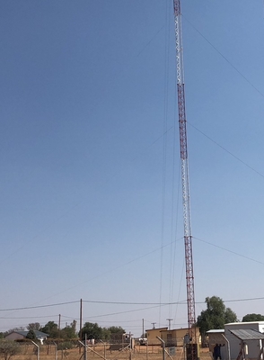 La torre de la telecomunicación de la antena 110KV galvanizó la estructura de acero angular del radar