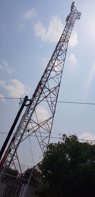 Electricidad del acero Q235B de la torre del enrejado de la telecomunicación del G/M autosuficiente