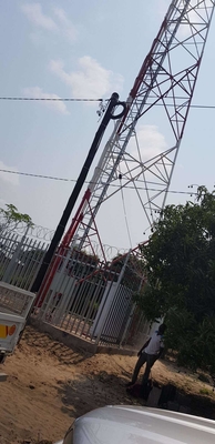 Palo del 100M Gsm Antenna Tower y luz de obstrucción angulares de la aviación de los soportes