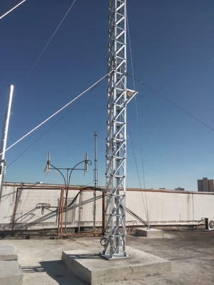 Acero galvanizado de la torre Q235 del top del tejado de Guyed poste de la inmersión caliente con los accesorios relacionados