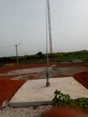 La inmersión caliente Q355 galvanizó la torre de acero de Guyed para la comunicación