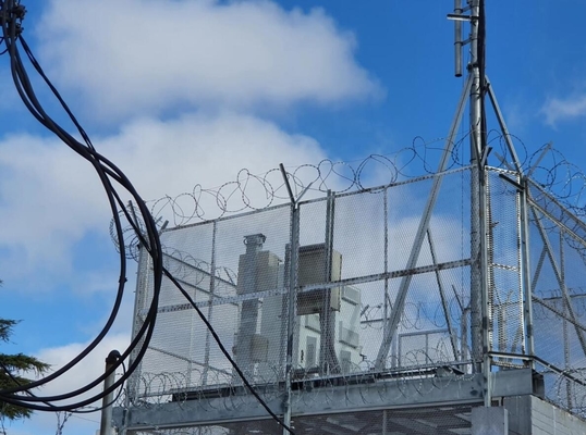 Acero galvanizado Q235 Q345 de poste de la torre del palo de la antena del tejado de la inmersión caliente